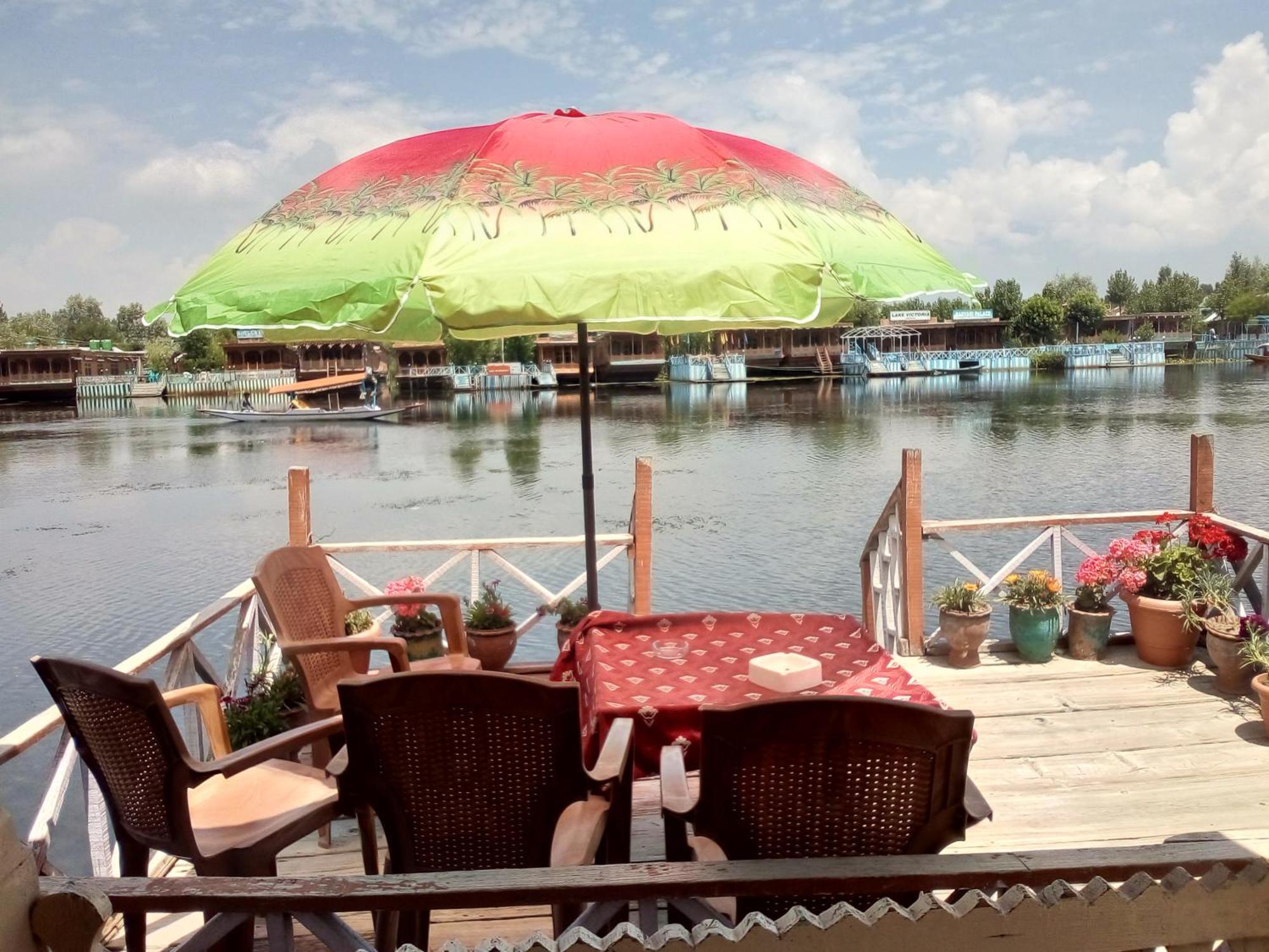 The Quebec Houseboats Srīnagar Exterior foto