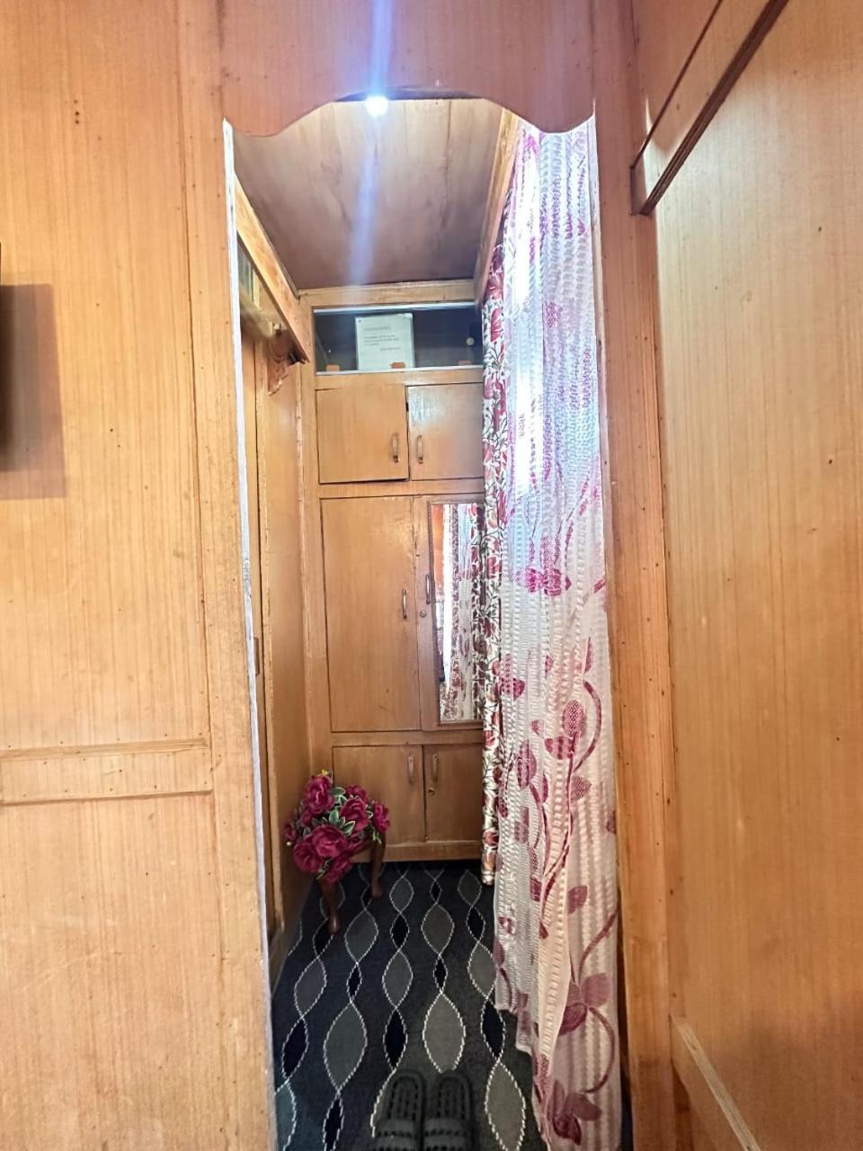 The Quebec Houseboats Srīnagar Exterior foto